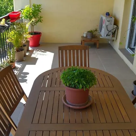 Beau T3 - Climatise - Grande Terrasse -